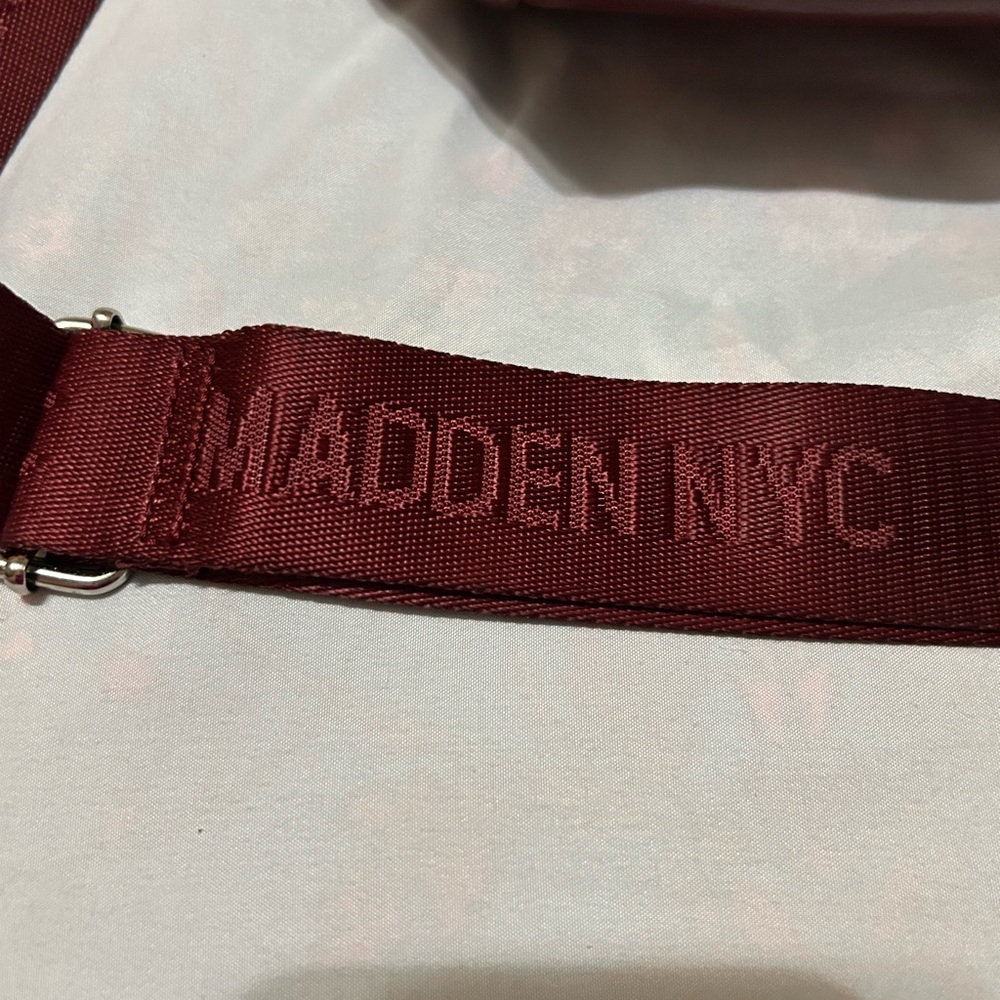 Elegant Burgundy Shoulder Bag - Picture 6 of 10